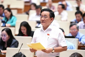 ĐBQH: Cán bộ đủ sống mới yên tâm phục vụ, công chức không nặng gánh cơm áo mới nhẹ lòng cống hiến