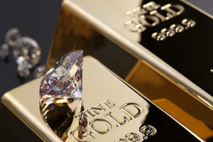 Tại sao có thể sản xuất kim cương nhân tạo còn vàng thì không?