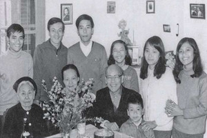 Gia đình trí thức danh giá của Việt Nam có bố là nhà ngoại giao, nhà văn hóa kiệt xuất, con là Anh hùng Lao động