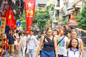 Hà Nội thu về 108.000 tỷ từ 'mỏ vàng' du lịch trong 10 tháng đầu năm