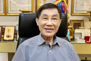 Cả đời gây dựng ‘đế chế’ hàng hiệu, tỷ phú U80 Johnathan Hạnh Nguyễn lại tiêu hết tiền tiết kiệm cho việc này