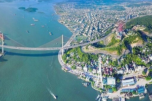 Việt Nam sắp xây công viên rộng hơn 600ha đối diện vịnh biển đẹp nhất thế giới, tiếp giáp dự án quy mô lớn nhất lịch sử của Vingroup