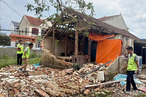 Vingroup (VIC) hỗ trợ 60 triệu đồng cho mỗi hộ có nhà bị đổ sập hoàn toàn do bão lũ