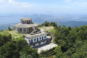 Đỉnh núi cao 1.400m của Việt Nam là nơi mưa lớn thứ hai thế giới, được ví như 'Đà Lạt của miền Trung'