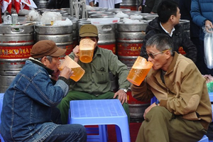 Điều gì giúp hãng bia 135 năm tuổi tại Hà Nội báo lãi kỷ lục sau nhiều năm thăng trầm?