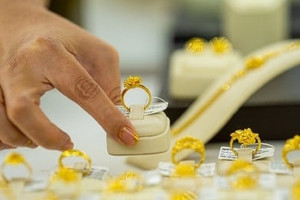 Sáng 3/11: Giá vàng hạ nhiệt, nhiều nhà đầu tư ‘ôm đỉnh’ chịu lỗ nặng