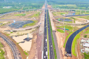 Chỉ hơn 1 tháng nữa, tuyến cao tốc 18.000 tỷ kết nối 2 tỉnh thành giàu nhất cả nước sẽ thông xe