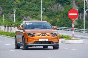 VinFast VF 8 được quảng cáo là SUV 'xe sang, chạy bốc, giá rẻ’: Chủ xe sau 1 năm sử dụng nói thẳng về xe, không ngại đưa ra so sánh công tâm