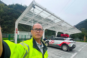 Chạy xuyên ASEAN chưa đã, một người mang xe điện VinFast đi liên lục địa, sang cả châu Âu, châu Phi