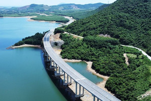 Cao tốc hơn 12.000 tỷ kết nối 2 tỉnh hẹp nhất Việt Nam đạt dấu mốc quan trọng