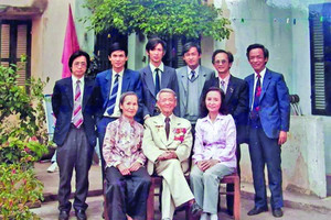 Gia đình đại trí thức ở Việt Nam có 8 người con đều là GS, PGS, Tiến sĩ, các cháu là nhà khoa học đầu ngành, giữ chức vụ quan trọng