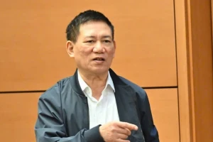 Phó Thủ tướng Hồ Đức Phớc lý giải việc mua bảo hiểm 'đóng tiền vào thì dễ, rút ra rất khó'