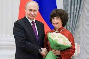Ông Putin trao tặng Huân chương Hữu nghị cho một nữ doanh nhân Việt Nam