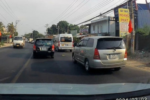 Khi nào tài xế được vượt phải trên đường? Vi phạm bị xử phạt bao nhiêu tiền?