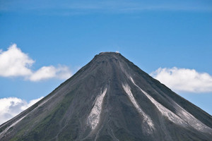 Phát hiện 'kho báu' hơn 2 triệu tấn ngủ yên suốt hàng triệu năm bên trong núi lửa, đủ dùng trong 950 năm