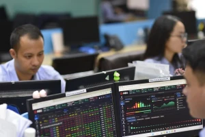 Thanh khoản chứng khoán tiếp tục 'dò đáy'