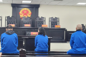 Cựu cán bộ TAND Tối cao nhận 2 thùng tiền chạy án chính thức ra hầu tòa