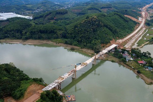 Ngày mai, Tập đoàn Đèo Cả sẽ hợp long cây cầu lớn nhất trên cao tốc 13.800 tỷ xuyên qua tỉnh lớn thứ 2 miền Bắc