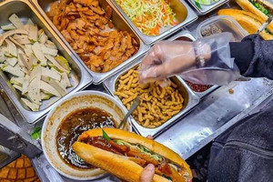 Hơn 40 người nhập viện sau khi ăn bánh mì