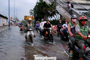 Những khu vực sắp mưa dông ở TPHCM, đỉnh triều lịch sử kết thúc khi nào?