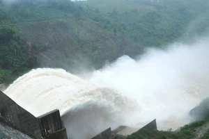 20 hồ thủy điện đang xả lũ