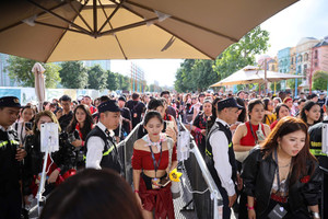 Biển người đổ về Hưng Yên tạo nên cảnh tượng chưa từng có