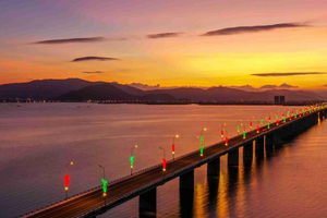 Công trình vượt biển từng giữ kỷ lục suốt 10 năm của Việt Nam, xóa thế cô lập của bán đảo giàu tiềm năng