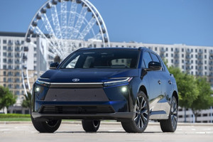 Toyota nâng cấp mẫu SUV điện, trang bị pin lithium-ion chạy xa tới 600km: Thiết kế đẹp, nhiều trang bị xịn chưa từng thấy, giá có ‘rẻ như cho’?