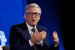 Tỷ phú Bill Gates bị nhiều nhà khoa học phản ứng gay gắt