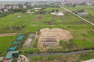 Đang cải tạo đất, lão nông phát hiện dấu tích ‘báu vật’ có hình thái lạ: Cơ quan chức năng lập tức khai quật khẩn cấp