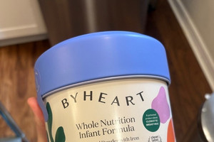 Hãng sữa bột 'sạch' ở Mỹ thu hồi sản phẩm sau nghi án gây ngộ độc nguy hiểm cho trẻ sơ sinh