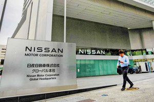 Gặp khó khăn về dòng tiền, ông lớn ngành ô tô vừa phải bán cả trụ sở chính để giải quyết