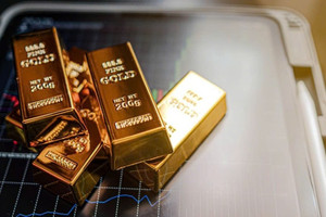 Giá vàng tăng dựng đứng, chuyên gia dự báo kịch bản khiến giới đầu tư bất ngờ