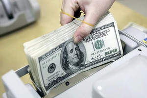 Tỷ giá USD hôm nay 12/11: USD tự do vọt gần 28.000 đồng, chênh lệch nới rộng