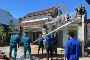 Thủ tướng chỉ đạo các địa phương hỗ trợ người dân khắc phục nhanh hậu quả bão lũ, dựng lại nhà kịp đón Tết