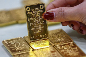 Ngân hàng ‘chơi lớn’, tặng 1 chỉ vàng mỗi ngày cho khách hàng gửi tiết kiệm