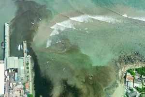 Dòng nước đen ngòm, hôi thối từ bãi rác xả thẳng ra biển Nha Trang