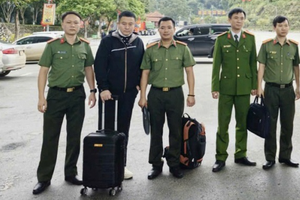 Bắt khẩn cấp đối tượng truy nã quốc tế sinh năm 1969