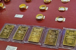 Giá vàng chiều 13/11: Tăng dựng đứng, vượt mốc 154 triệu đồng/lượng