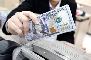 Tỷ giá USD hôm nay 13/11: Giá mua tăng nhẹ, chợ đen vọt lên gần 27.950 đồng