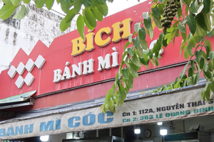 Bánh mì cóc cô Bích nhập nguyên liệu 'trôi nổi' không rõ nguồn gốc, chế biến tại nhà riêng gây ngộ độc hàng trăm người