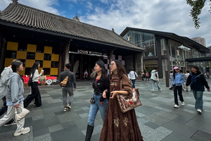 'Cơn bão mới’ tại nền kinh tế số 2 thế giới: Người dân thắt chặt chi tiêu, bất động sản lún sâu trong khủng hoảng