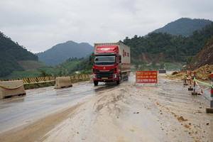 Đề xuất xây cầu cạn gần 200m vượt điểm sạt lở trên cao tốc La Sơn - Hòa Liên