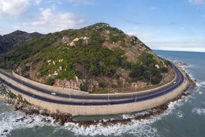 Việt Nam có làng chài 300 năm tuổi, sở hữu di sản văn hóa độc đáo và cung đường ven biển đẹp như mơ