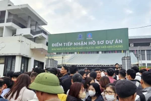 Hàng trăm người chen chân nộp hồ sơ dự án nhà ở xã hội CT3 Kim Chung, giá từ 900 triệu đồng/căn