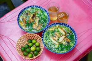 Quán canh cá rô duy nhất Việt Nam được 'kinh thánh ẩm thực' nổi tiếng nước Pháp vinh danh