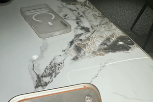 iPhone 17 Pro Max màu cam vũ trụ bị bong sơn mảng lớn vì 1 thao tác hết sức bình thường khiến các tín đồ Apple hoang mang