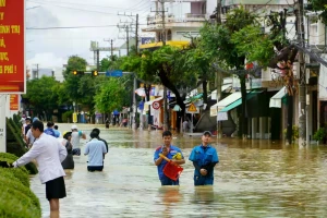 Nhiều khu vực ở Nha Trang chìm trong nước