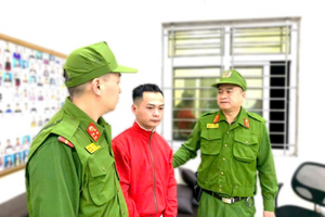 Bắt khẩn Nguyễn Hữu Bằng ngay tại sân bay