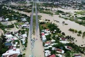 Nhiều nơi vẫn chìm trong nước, Khánh Hòa lại chuẩn bị đón đợt lũ tiếp theo